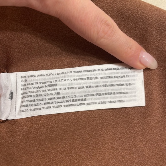 Long-Sleeve Deep-V Top - Picture 9 of 10